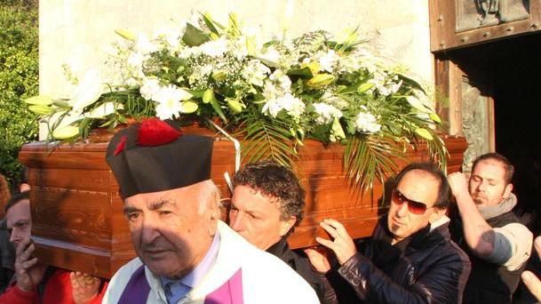 Per Riccardo l’addio della sua gente