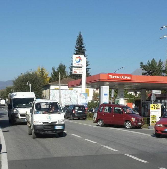 Verde e nuova viabilità via le pompe di benzina 