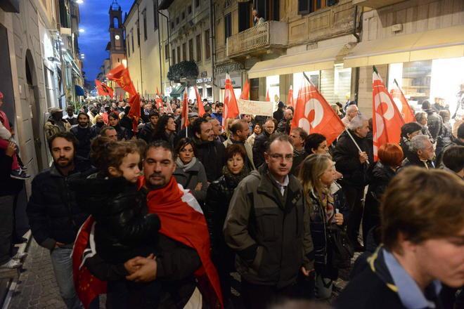 Pontedera, in mille alla manifestazione antirazzista 