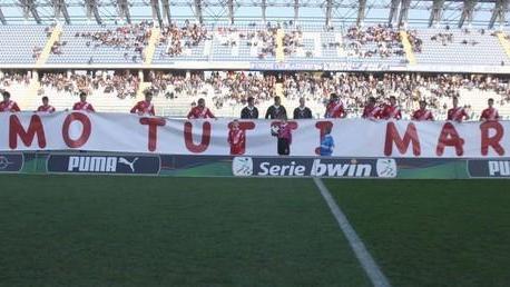 Lutto e striscioni dedicati all’alluvione