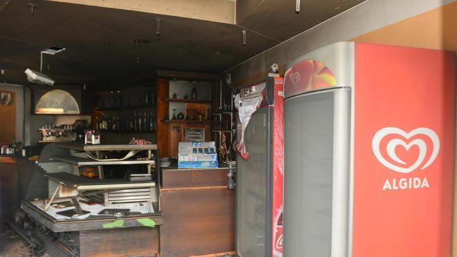 Bar distrutto dalle fiamme, non si esclude il dolo