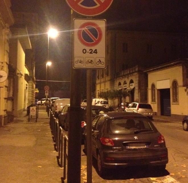 Sosta anche nel mezzo della strada