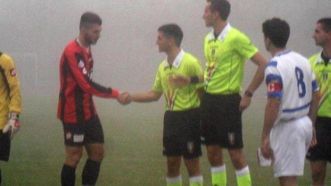 La nebbia avvolge Pavullo e la partita dura un tempo
