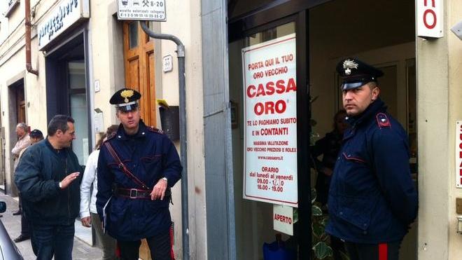 Rapina al Compro oro di via Frascati, picchiata la commessa