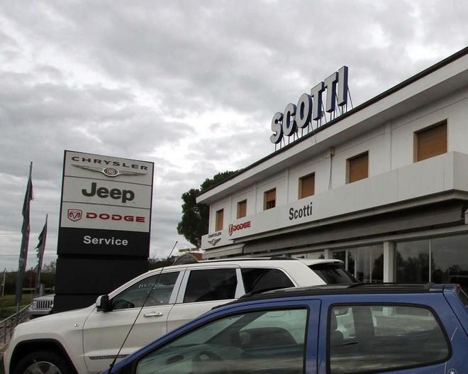 Ladri in una concessionaria: rubate due auto a Castelfiorentino 