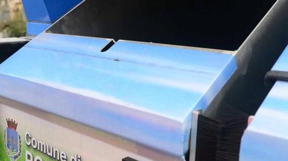 «Scusi, mi sa dire dove devo infilare la chiavetta?»