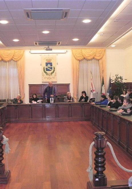«Altri spazi verdi e più banchi a scuola» Le richieste dei baby 