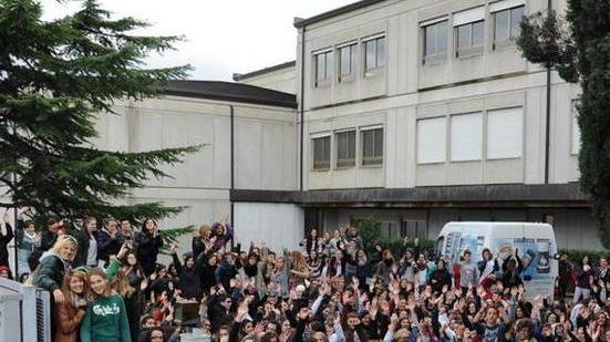 Riscaldamenti spenti protesta al liceo Fermi