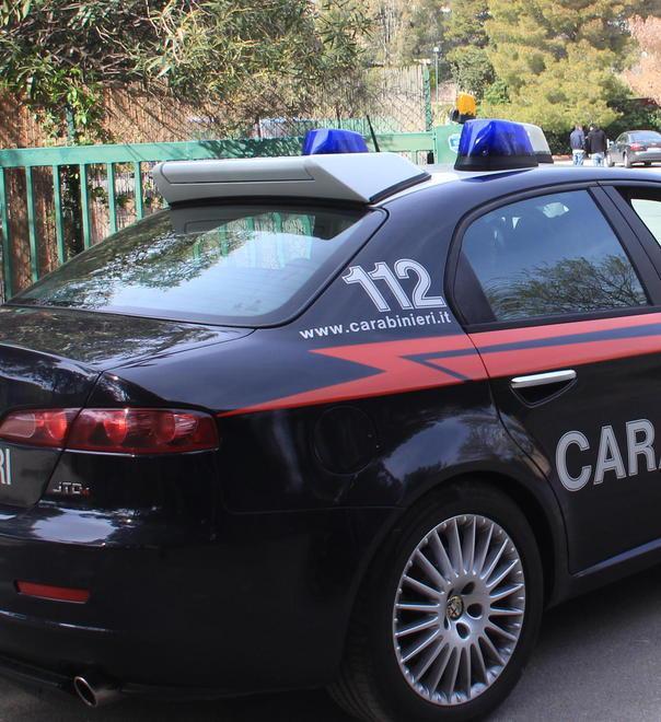 Falso carabiniere ruba un anello con brillanti