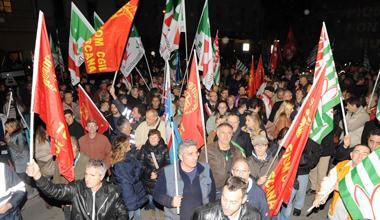 Dopo il corteo, l'appello dei sindacati