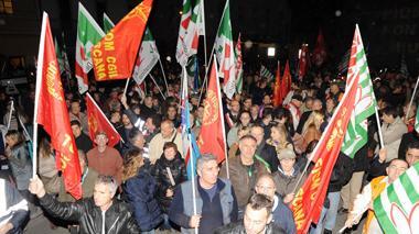 Dopo il corteo, l'appello dei sindacati