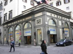 Ragazzine di buona famiglia rubano vestiti all’Oviesse ma vengono scoperte 