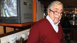 Mette in fuga il rapinatore che voleva rubare nel suo bar