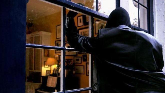 Ciclista e operaio di giorno ma la sera autista di gang