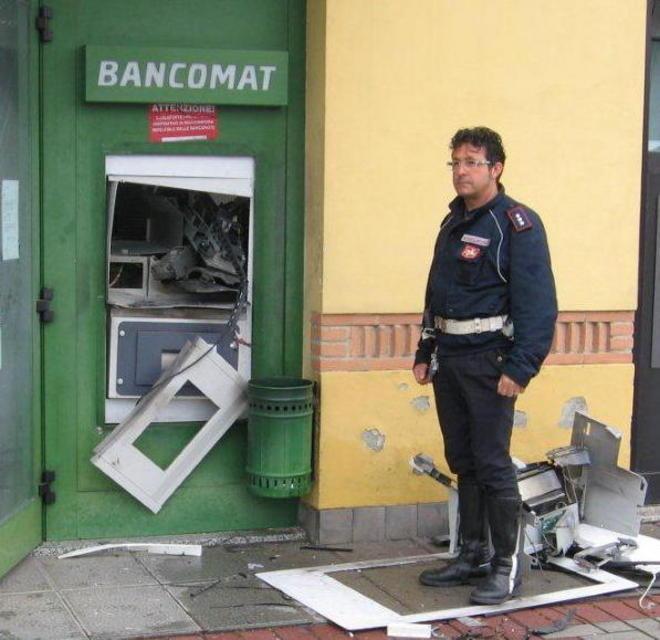 Rapine in banca Lucca prima in Toscana