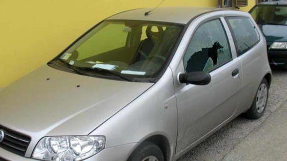 Minaccia di bruciarsi contro i domiciliari in casa con i genitori