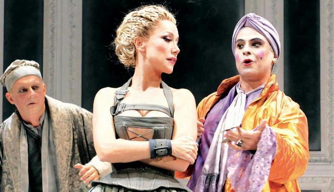 “La Locandiera” con Nancy Brilli al Metropolitan