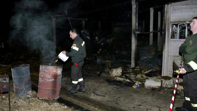 In fiamme casolare abbandonato a Carmignano