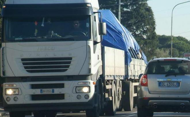 Prorogati i divieti per i Tir in viale Europa