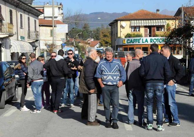 Ponte provvisorio al posto di quello crollato 