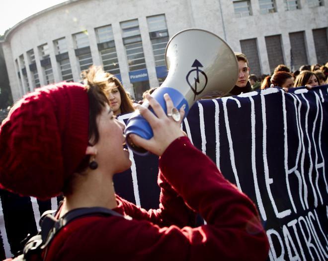 Studenti in strada, il Comune: «Via a un tavolo istituzionale» 