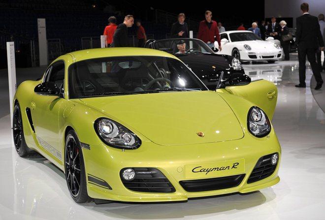 Risultava irreperibile, ma andava in giro su una Porsche Cayman 