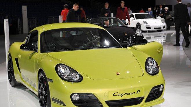 Risultava irreperibile, ma andava in giro su una Porsche Cayman