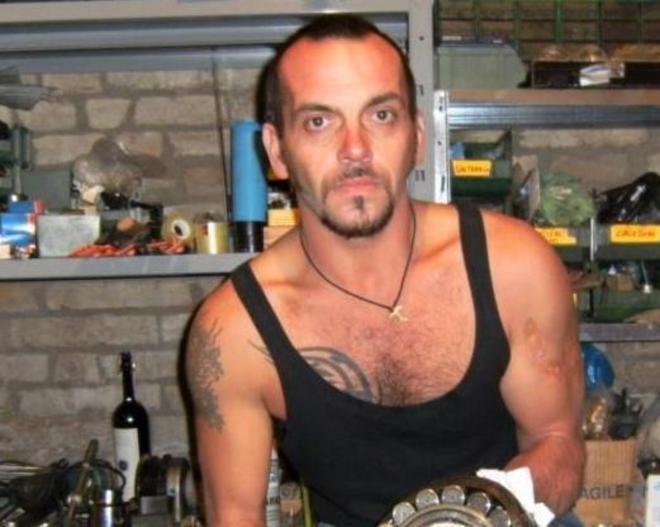 «Vogliamo sapere come è morto nostro figlio» 