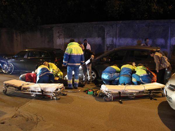Due anziani travolti da un'auto mentre attraversavano sulle strisce 
