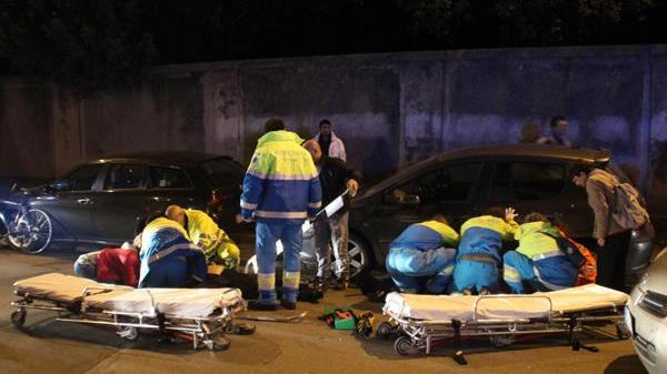 Due anziani travolti da un'auto mentre attraversavano sulle strisce