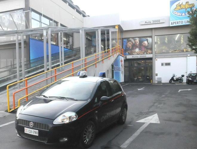 Cade dal tetto, operaio rischia la paralisi 