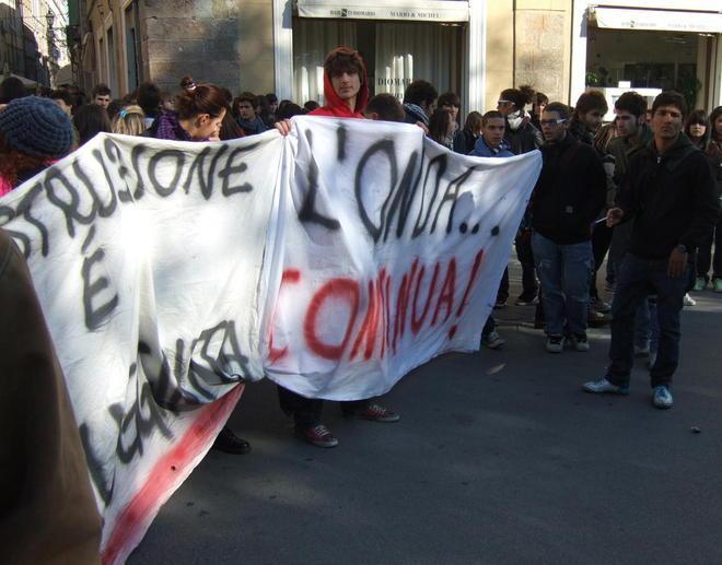 Nuovo corteo e assemblea il sindaco va dagli studenti 