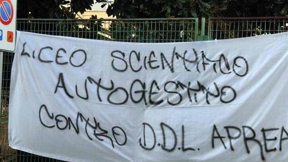 Scuole in autogestione Striscioni alle superiori