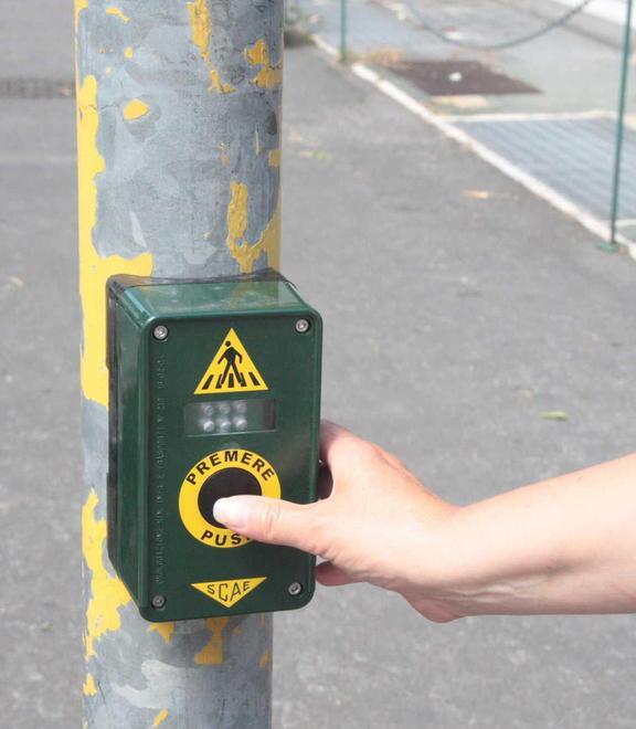 Nuovi dispositivi sui semafori per aiutare i non vedenti