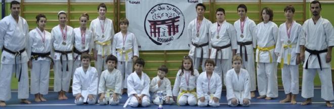 Una pioggia di medaglie per i karateka rosignanesi 