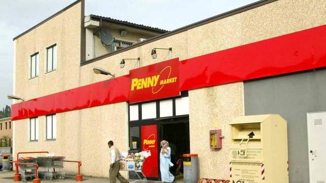 Tentano il colpo di notte alla cassaforte del Penny