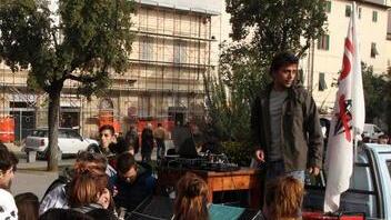 Centinaia di studenti in piazza per dire no ai tagli del governo