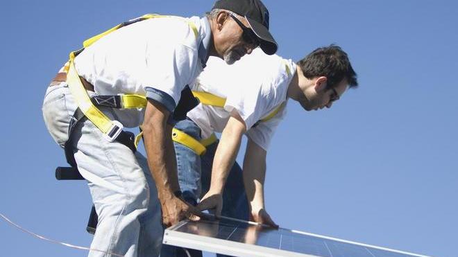 Eco-energia, tetto fotovoltaico per la scuola di Guasticce