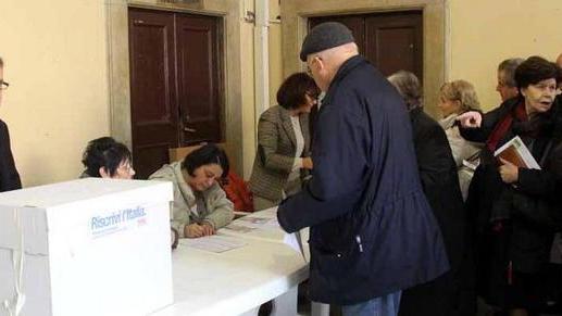 Bersani vince sotto le Apuane, ma Renzi c'è