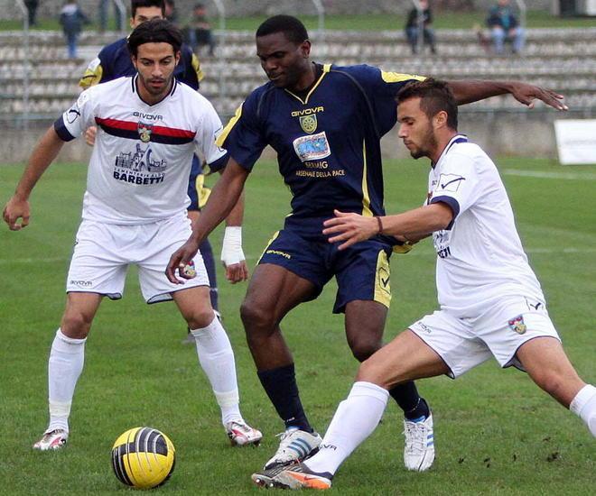 Makinwa gol dopo 2 anni la Carrarese acciuffa il pari 