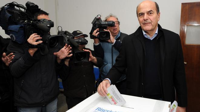 Pier Luigi Bersani arriva a Empoli