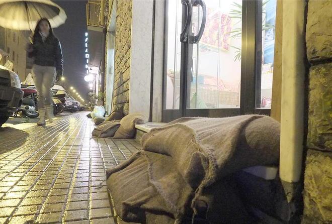 Un’altra bomba d’acqua, strade allagate 