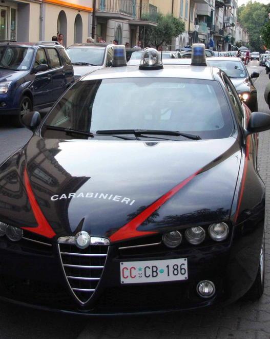 Ladri tentano furto in casa: inseguiti dai carabinieri