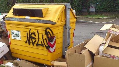 «Una discarica davanti agli uffici»