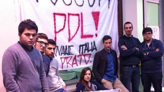 No Berlusconi, sì primarie Occupata la sede del Pdl