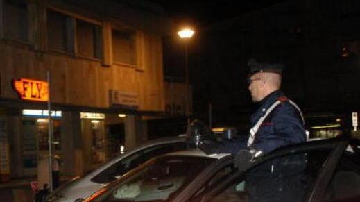 Botte ai genitori che non gli danno i soldi per la droga