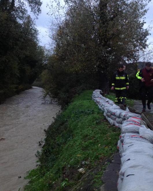 Intrappolato mentre consegna la posta 