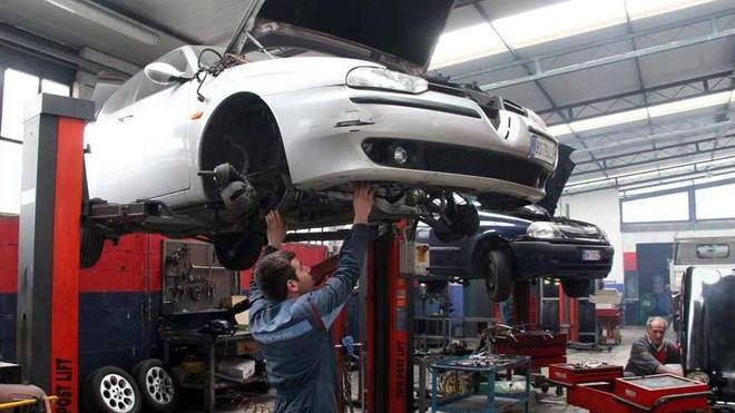 Pneumatici sgonfi e luci bruciate l’officina boccia la sicurezza auto