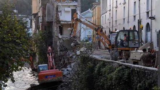 Palazzina crollata: il processo comincia con un rinvio