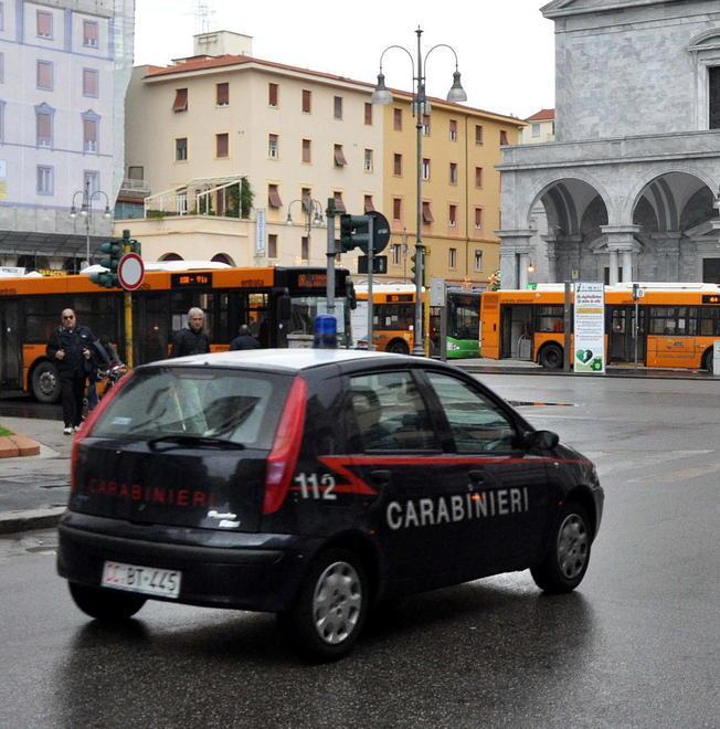 Anziana derubata da tre nomadi una fugge sul bus